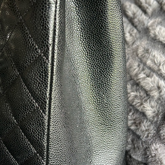 STUNNING!! Authentic Chanel GST in fantastic condition! - Picture 7 of 14